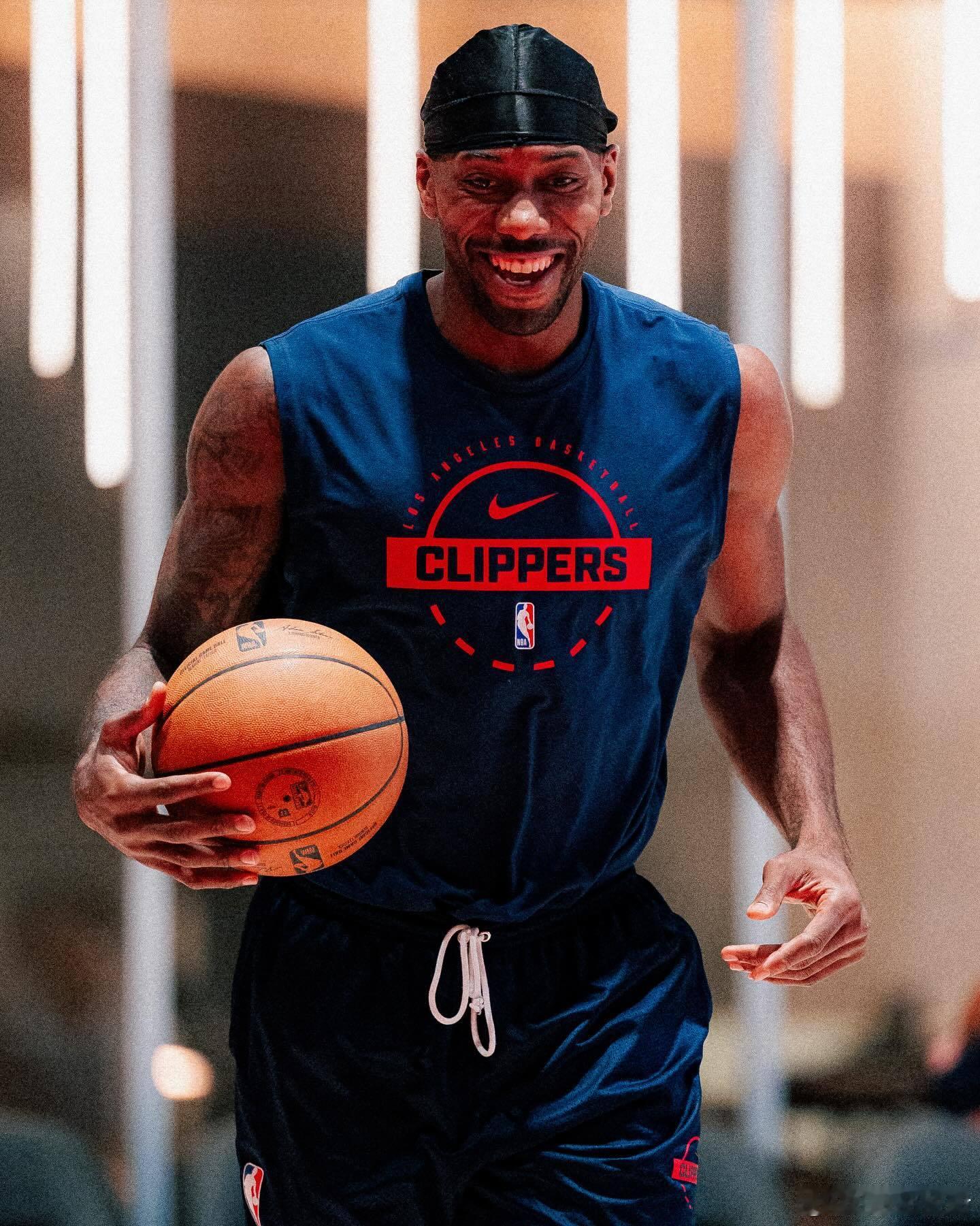 记者：这个赛季对你来说，心态上是什么样的？你们全队经历了很多挫折，你自己也多次遭