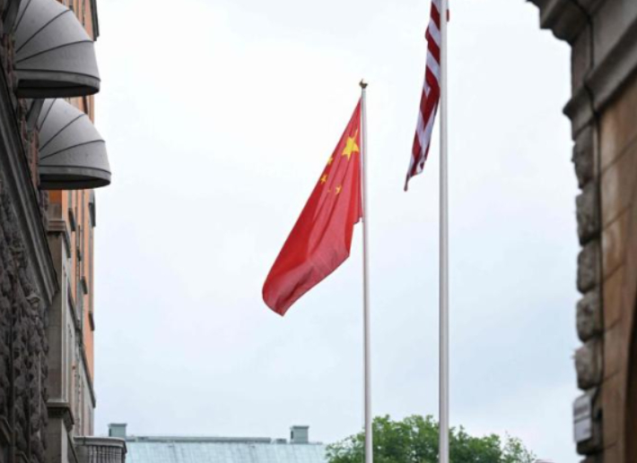 美国对中国出口的阉割版芯片，算力降低了整整一半！虽然继续限制最先进芯片出口，但在