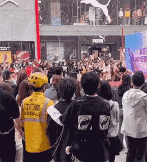 外卖迟到了，多点包容，小哥哥在支持人类舞蹈事业。