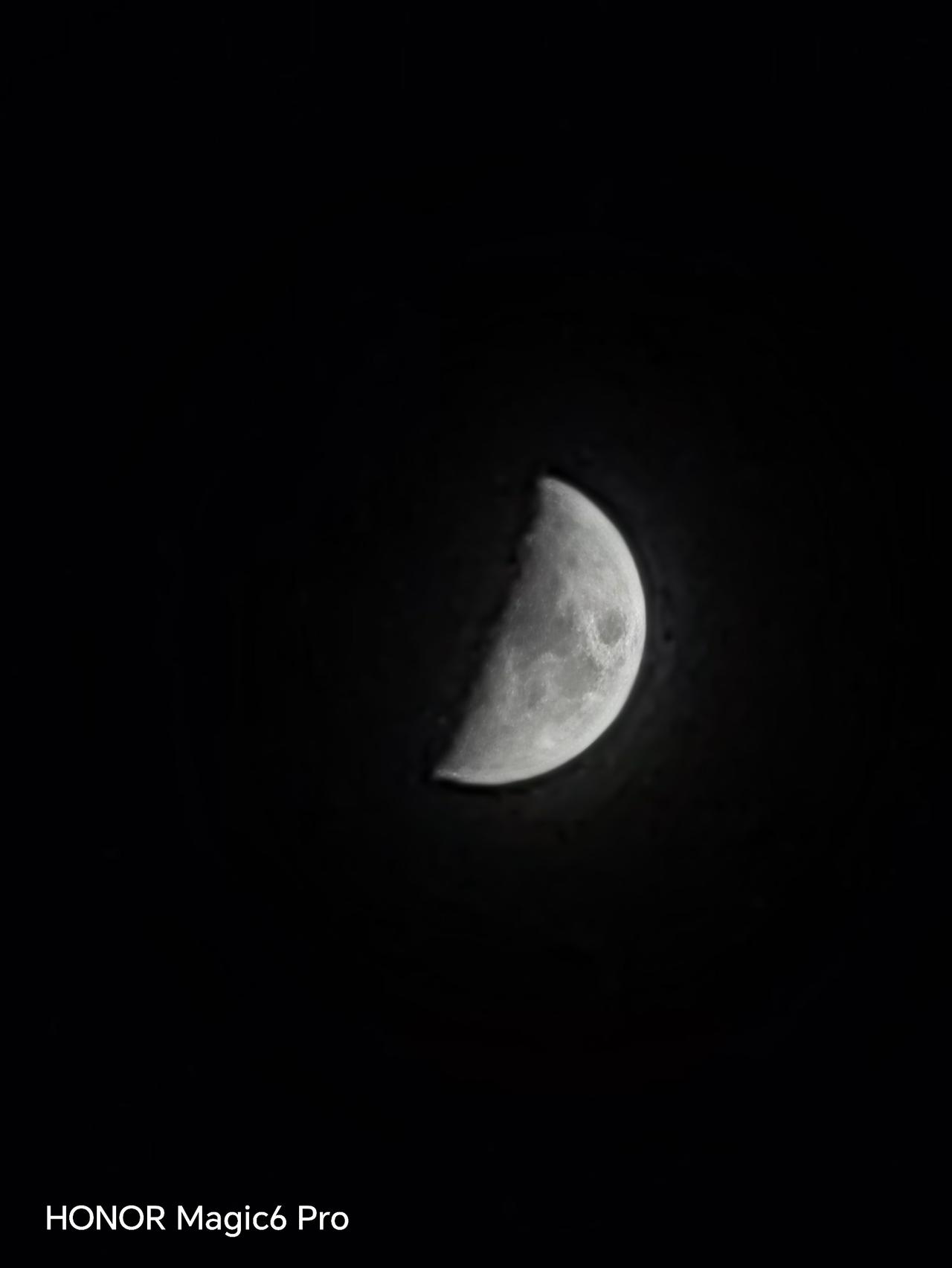 今日分享随手拍照片外面的月亮🌙