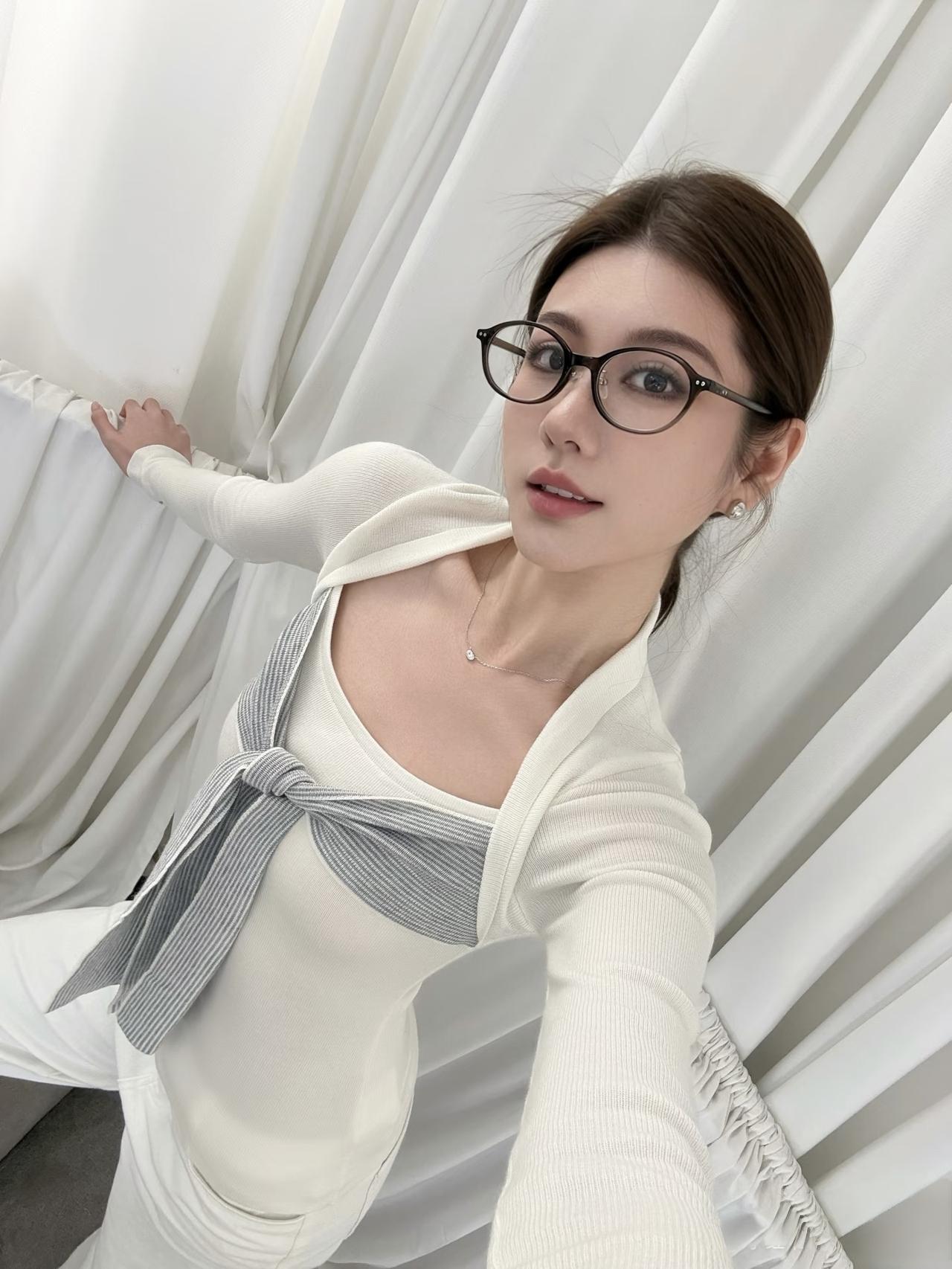 怎样穿搭知性又显身材?