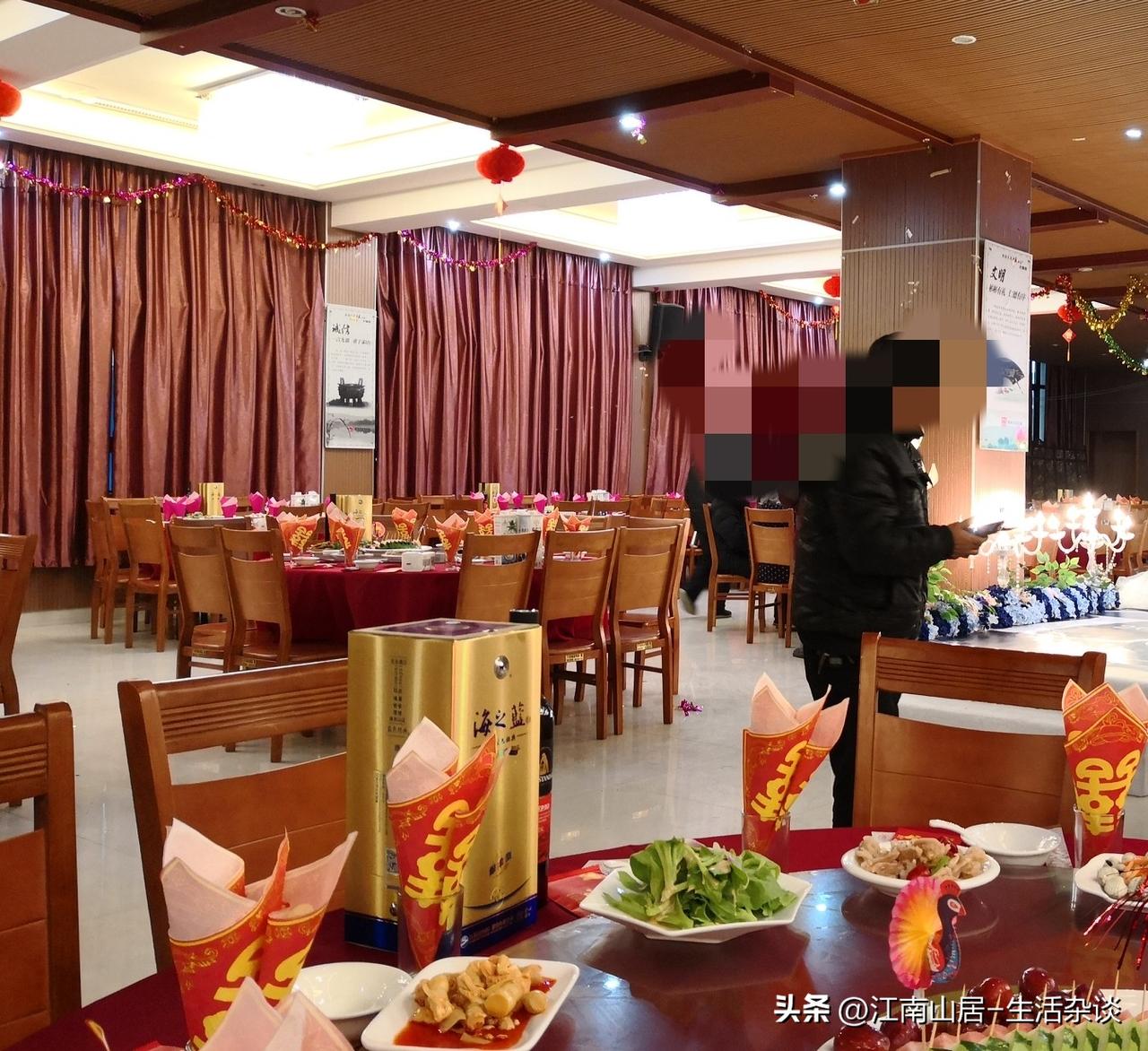 这是正向思维与逆向思维？
例子一（正向思维）：
顾客：你好，我把你们家凳子坐坏了