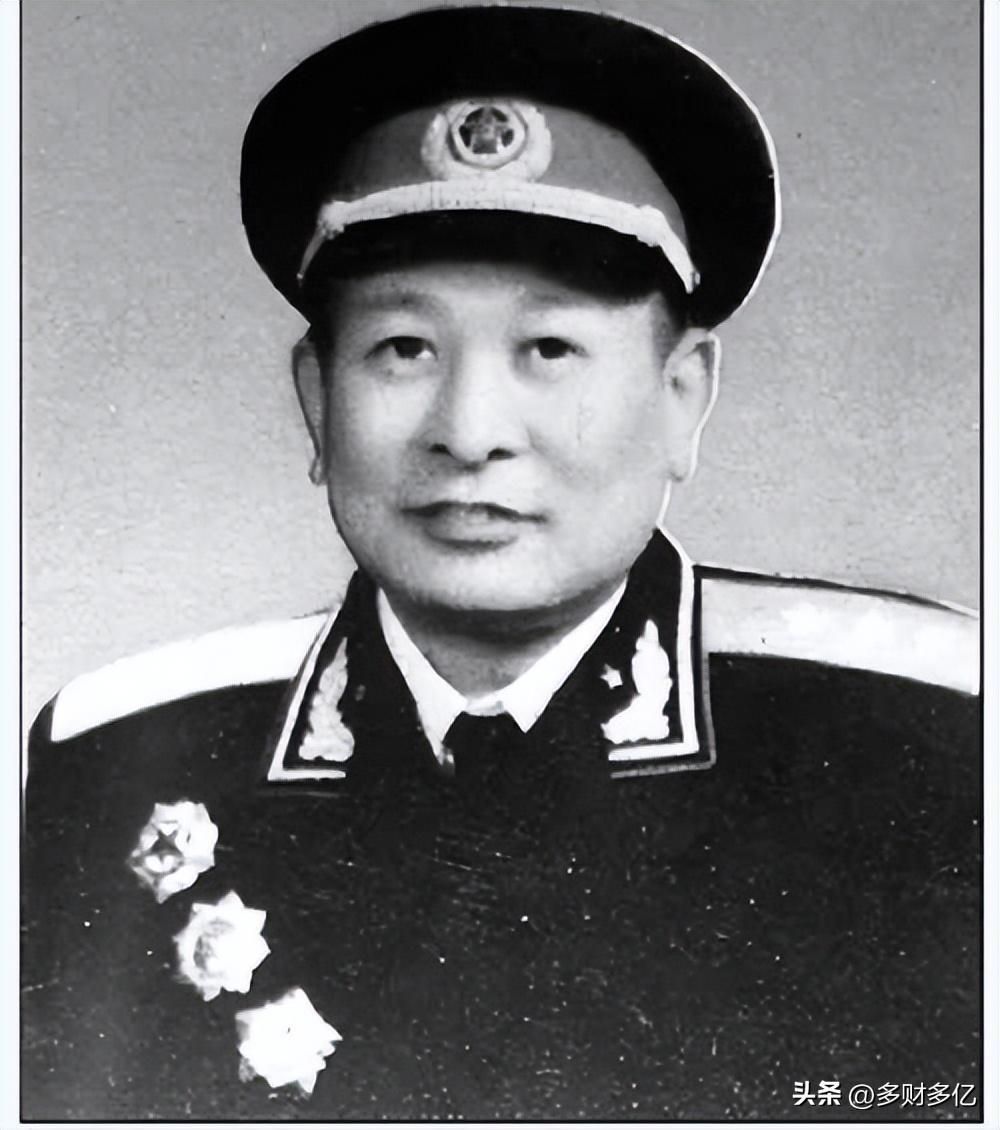 1944年，新四军一司务长贪污几十元，被判死刑。钟期光闻讯大怒：贪污几十元就杀头