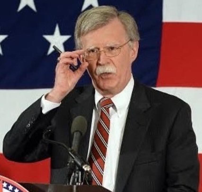 美国前国家安全顾问约翰·博尔特今天发文说：“如果特朗普想要捍卫他的红线并维护他的