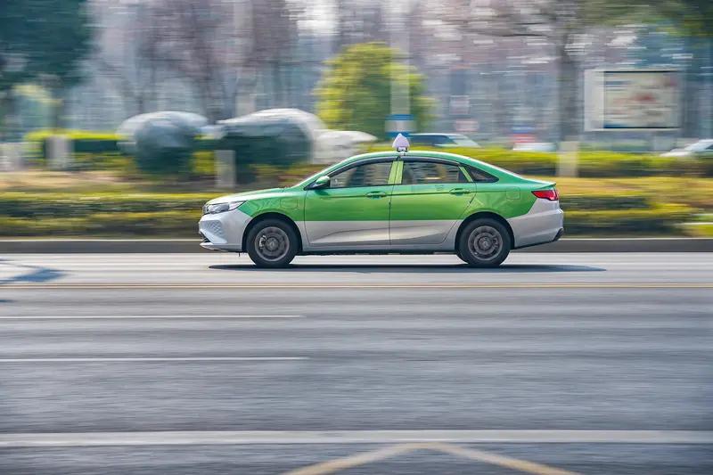 1月23日湖南长沙，男子从沈阳打新能源出租车去三亚“从1月13日出发，全程300