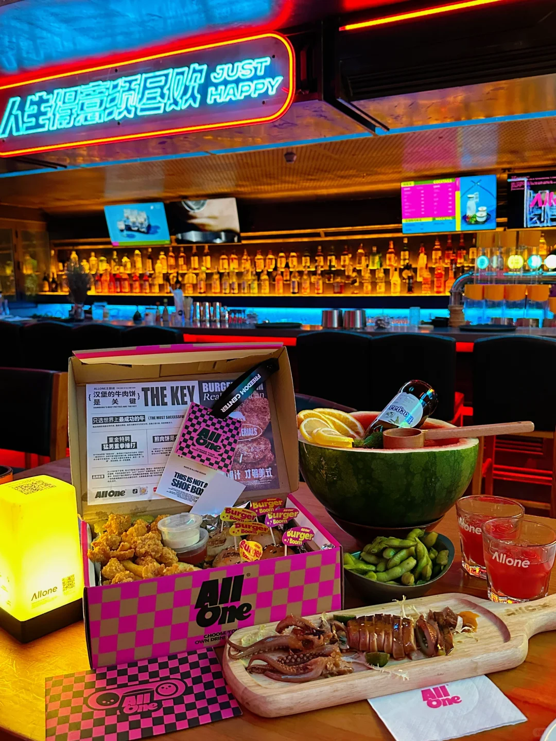 这家清吧有点意思🤔鞋盒端上桌吃