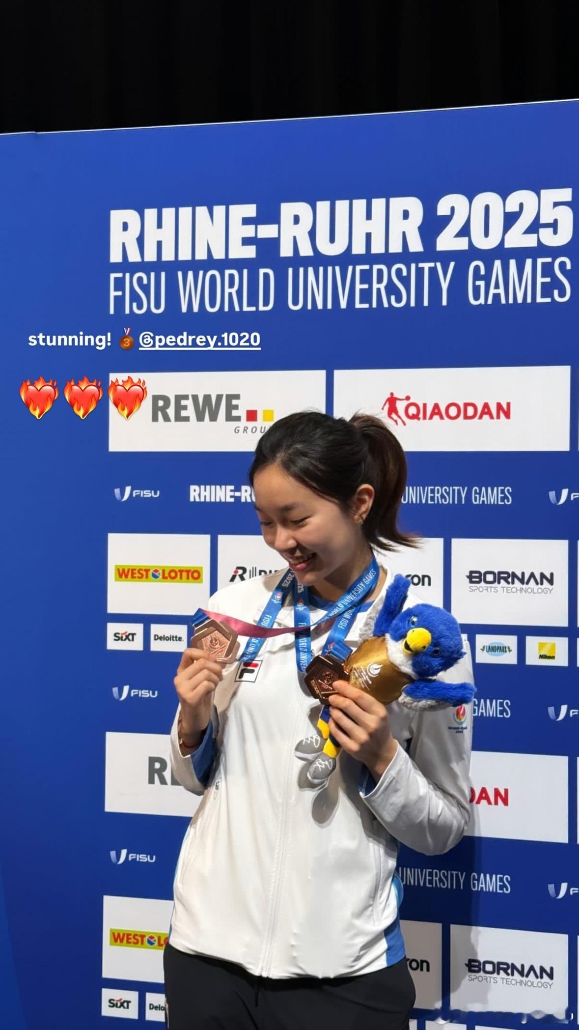 祝贺吴咏琳🥉 图by李凯敏 ​​​