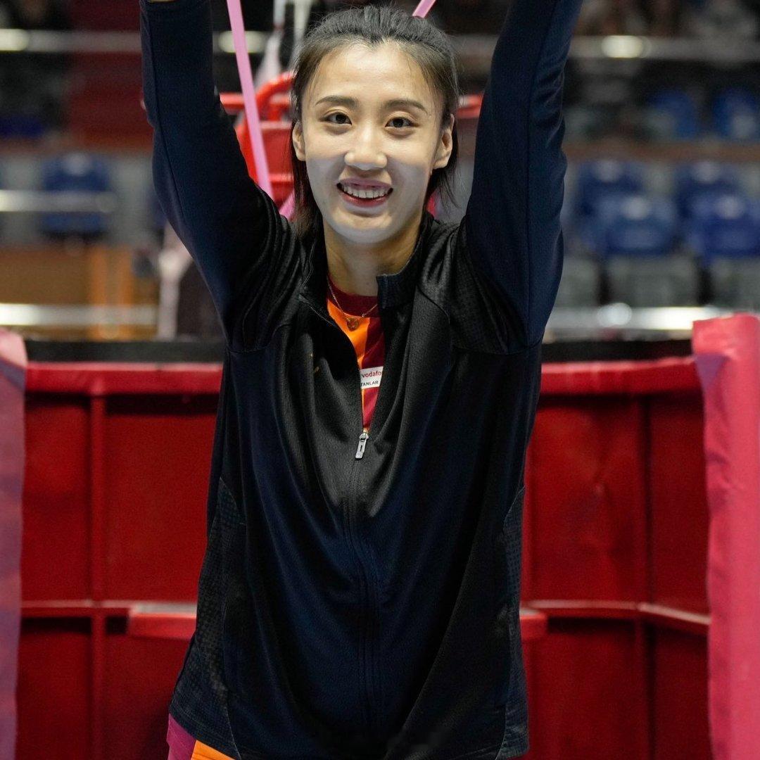 女排世界女排新闻王媛媛 🎤你的第一次出国经历如何?你适应了吗?🗣️王媛媛：我