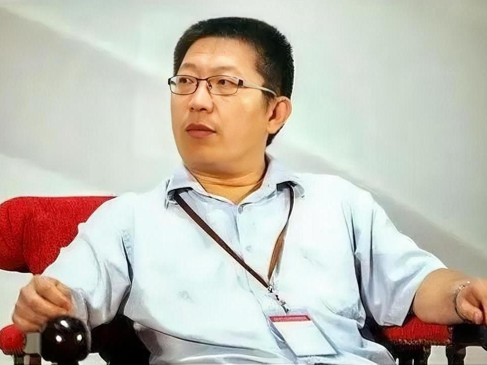 何龙：比亚迪背后的"电池教头"

何龙在电池领域为比亚迪创造出了千亿级业务体量。