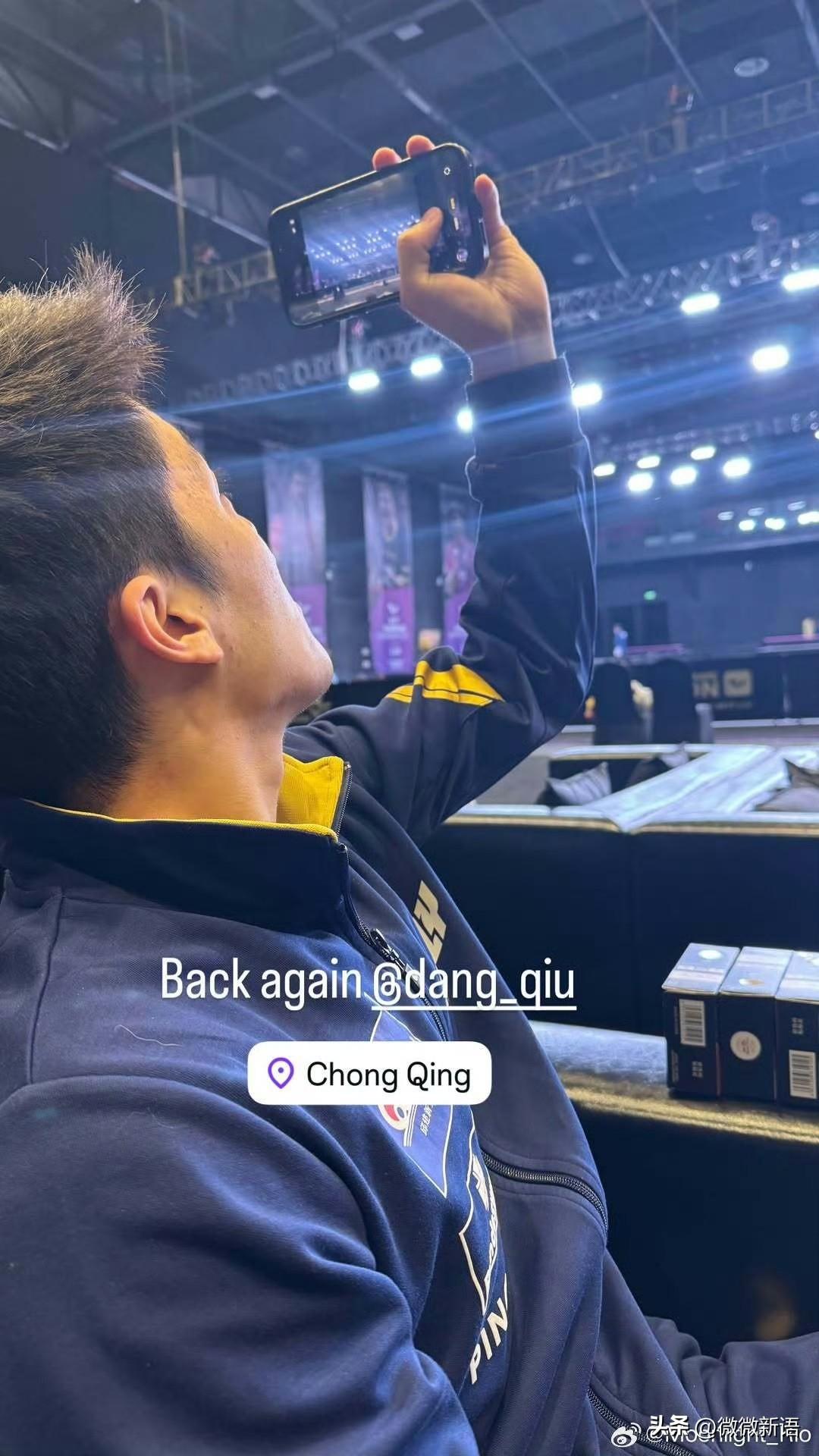 大布穿着短袖短裤就来重庆了。
外协球员也都陆续抵达重庆，勒布伦兄弟、泊雷特也到重