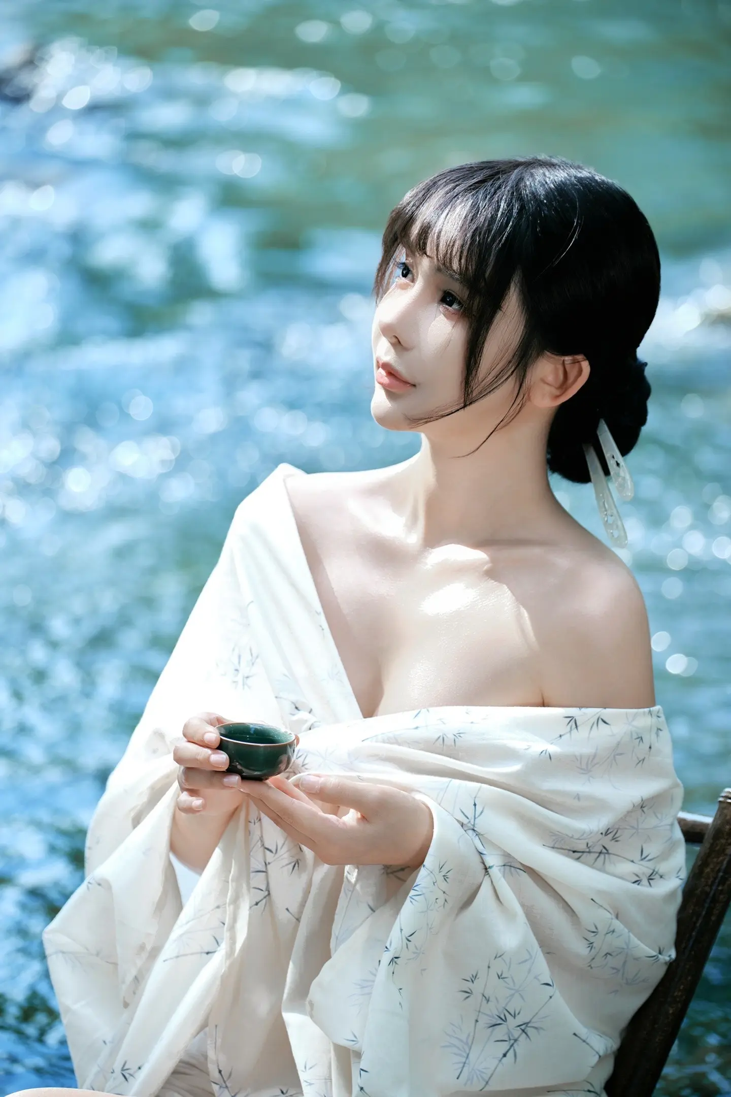 山野万万里，人生路漫漫。 日暮酒杯淡饭，一半一半， 一半是山川湖海，一...