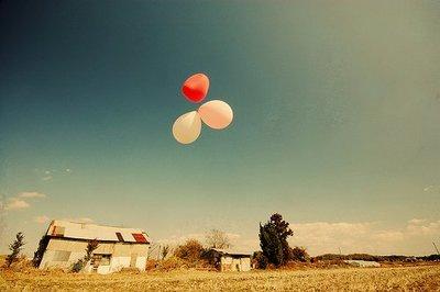 我家里的亲戚，存款超过100万以上的人，基本看不出来。他们并没有很贵的气质，走在