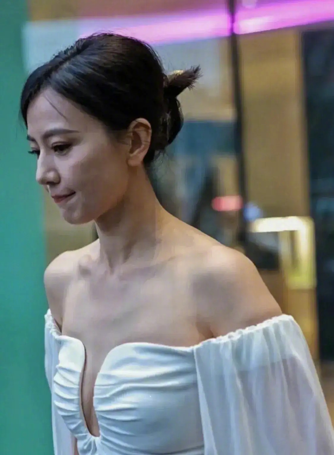 经得起近镜头怼脸拍的女明星没有几个，这么看，高圆圆算是其中一个吧？ ​​​