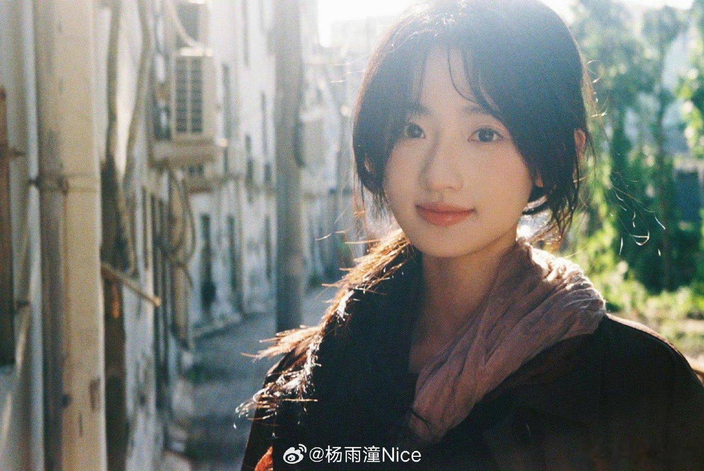 杨雨潼的抽象可爱太戳心！开箱10秒闪过多个脑洞，每一个都让人忍俊不禁，祝妹宝在星