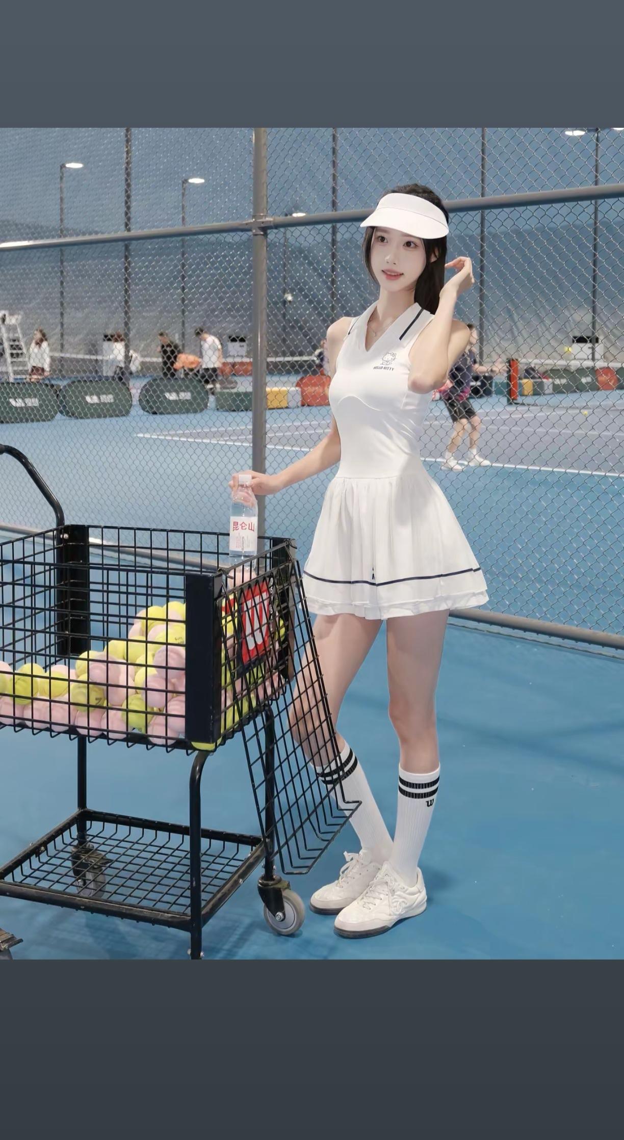 清秀美少女之姿 貌美如画大长腿 气质佳美女