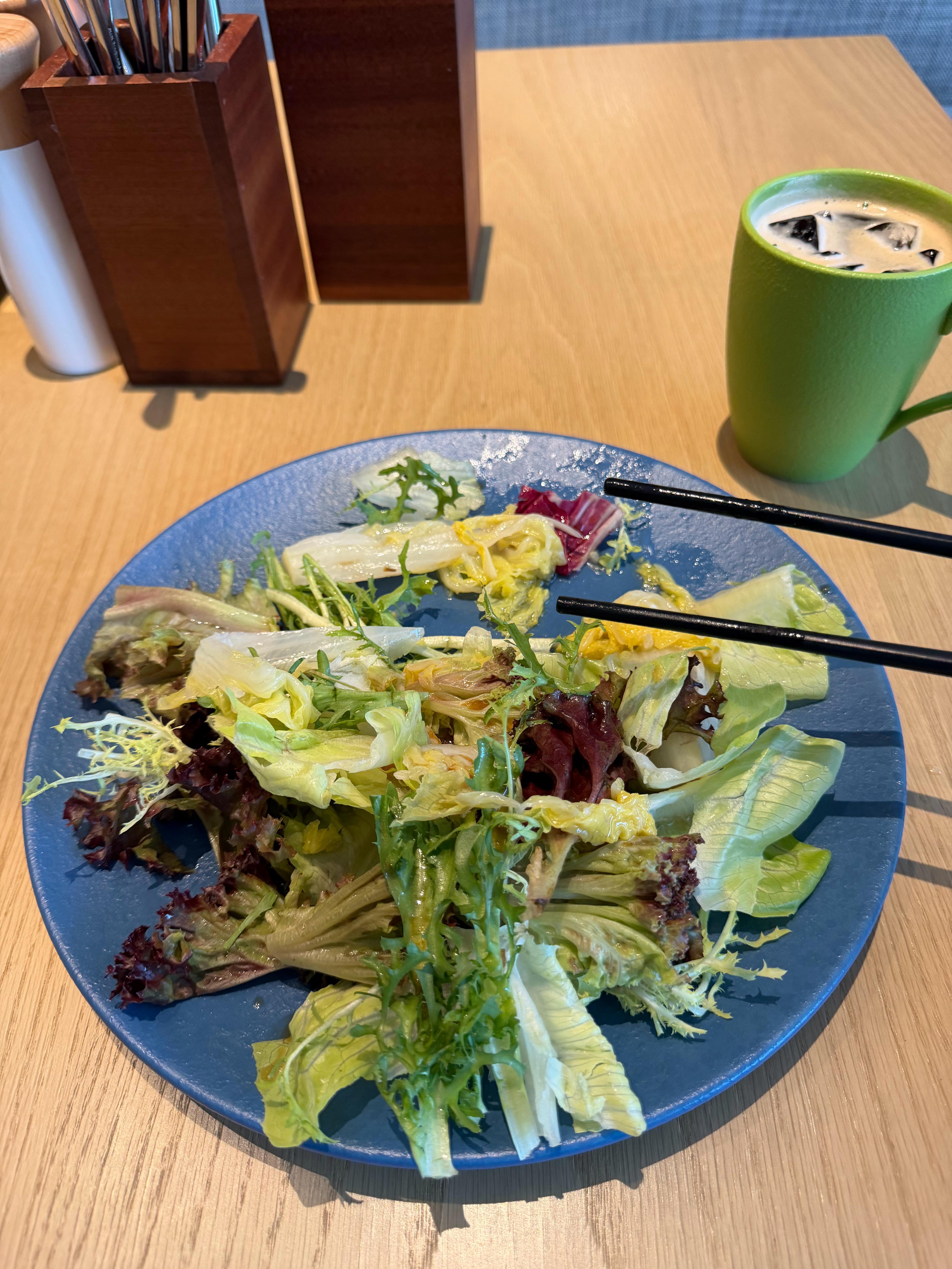 新学的进食顺序，先吃菜，然后肉，最后一点粗粮，说是对苹果形身材减肥有用[捂嘴哭]