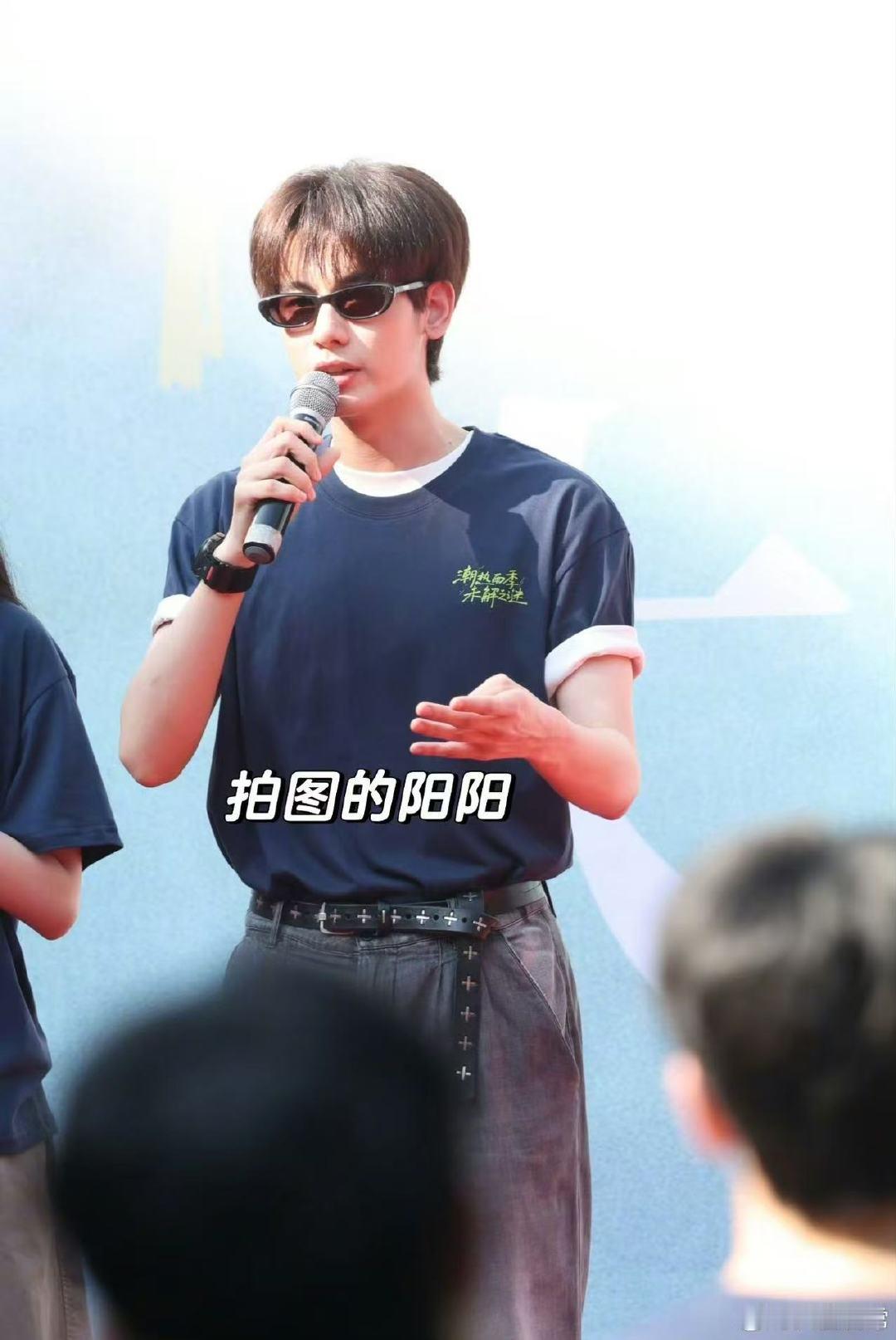 哇！！！潮热雨季未解之谜今日开机 开机大吉，期待见面啦～周也胡先煦潮热雨季未解之