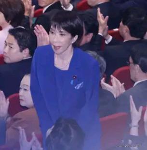 12月17日下午，本届临时国会正式闭幕，日本首相高市早苗在首相官邸举行记者会，针