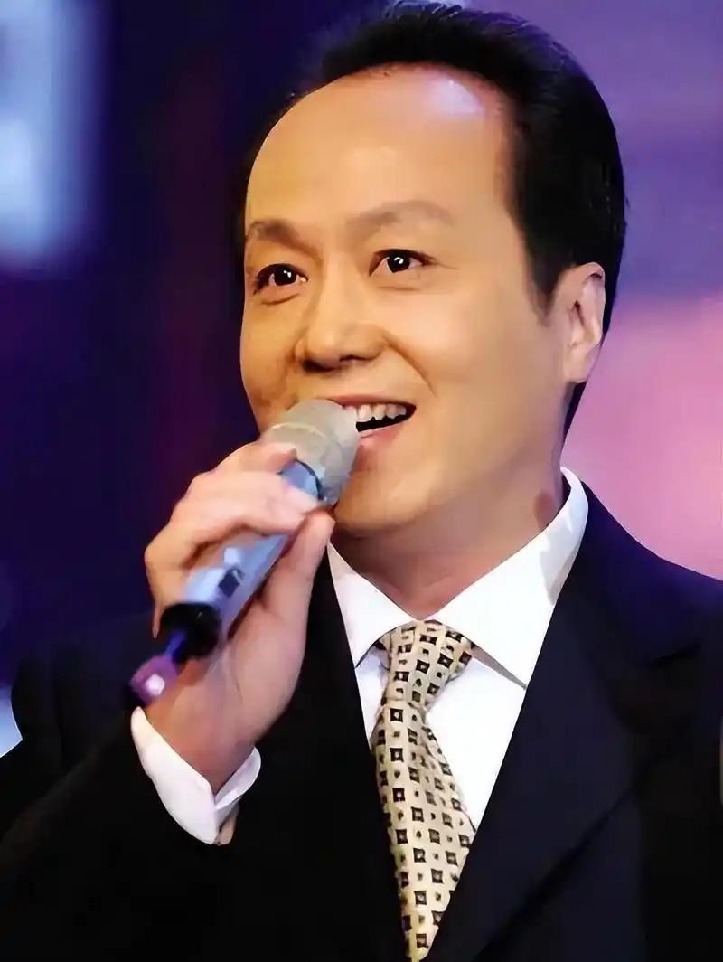 著名主持人罗京，去世多年后，母亲患上老年痴呆，没曾想，妻子带着儿子改嫁了一位富商