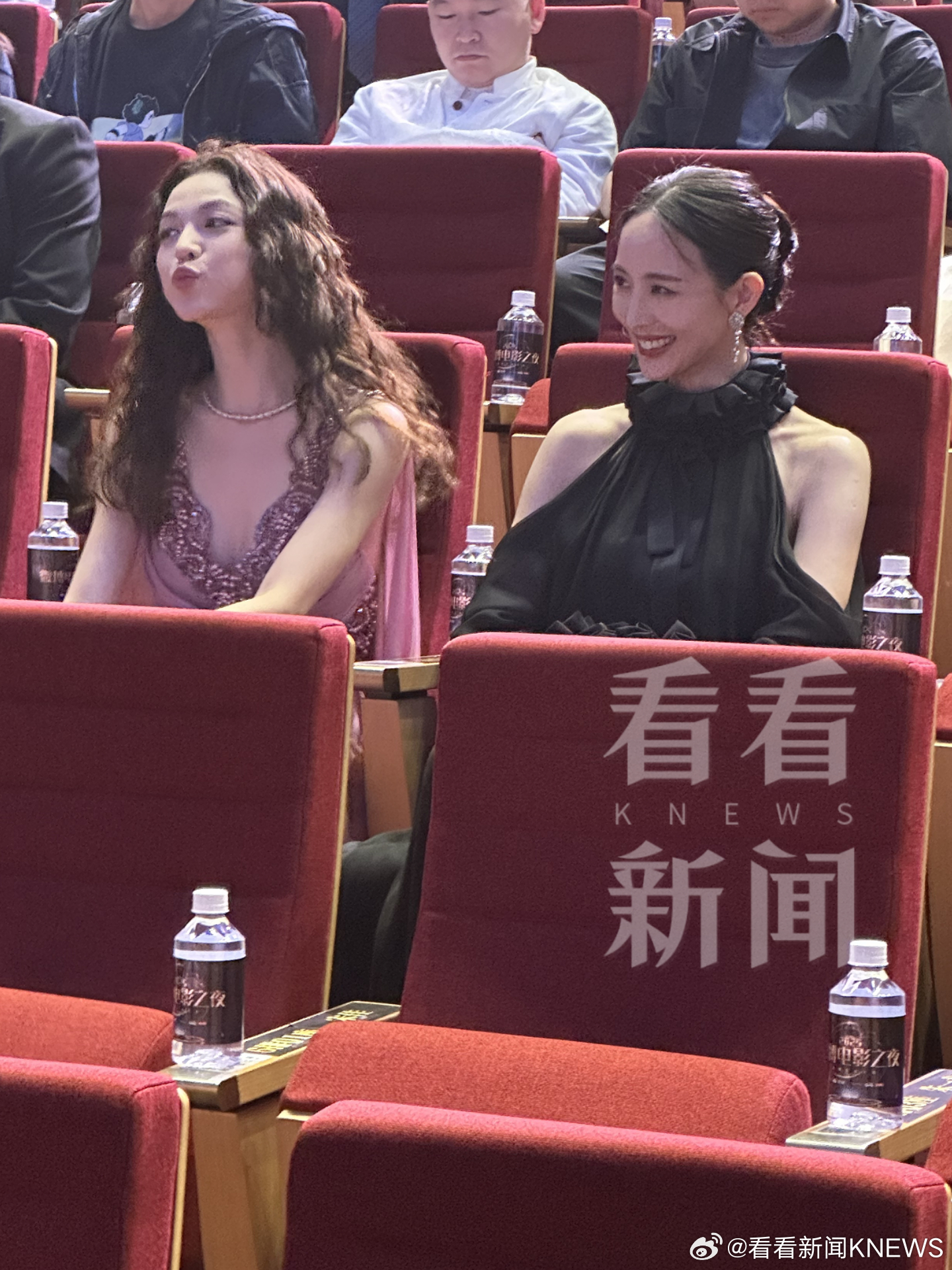 在上海举行，网友现场带来直拍生图！   #钟楚曦[超话]##张钧甯[超话]# ​