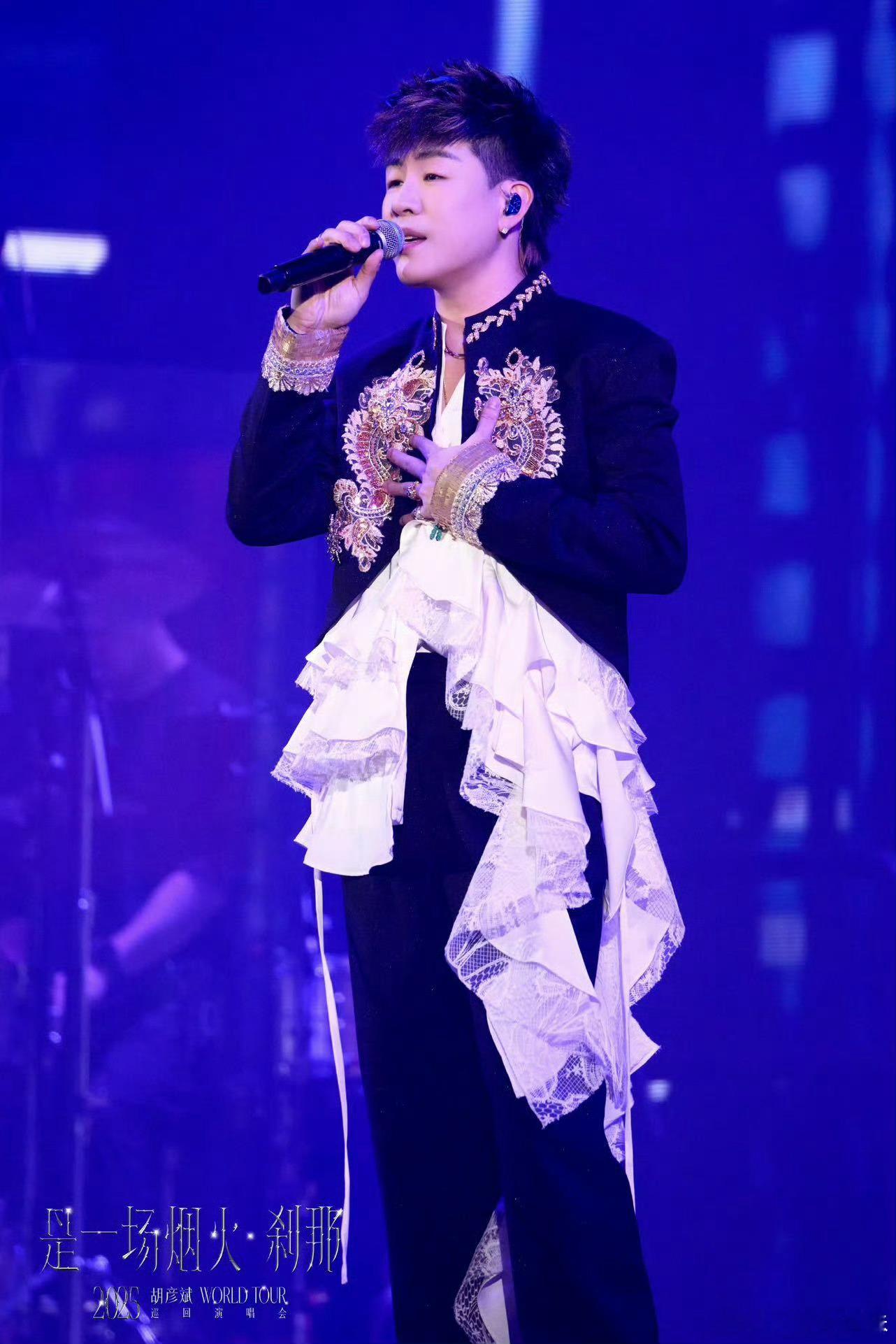 跨年夜可以看到3个胡彦斌 哇塞！今年的跨年夜简直要被胡彦斌老师“疯狂刷屏”啦！多