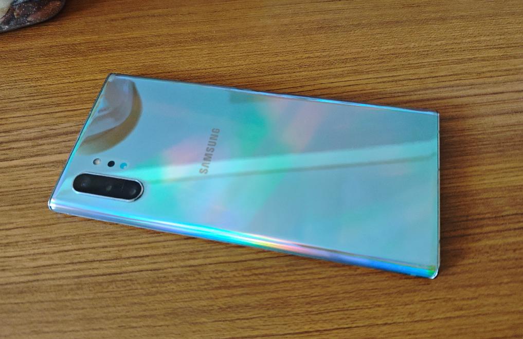 在很多三星粉丝心目中，这应该是三星最后的荣光了吧？
三星note10在当年绝对是