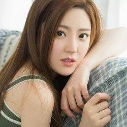 温柔甜美，散发着自然的魅力，每一个细节都令人心动！💕✨自然清新美少女 温柔美少