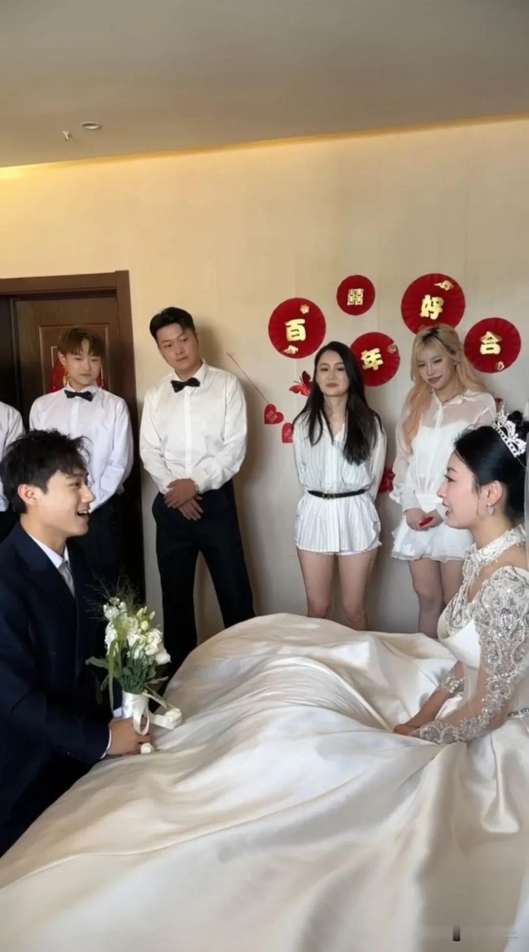 网红舞蹈界的金童玉女黄会赢与文皓官宣大婚！舞台上的默契搭档，现实里的甜蜜伴侣，这