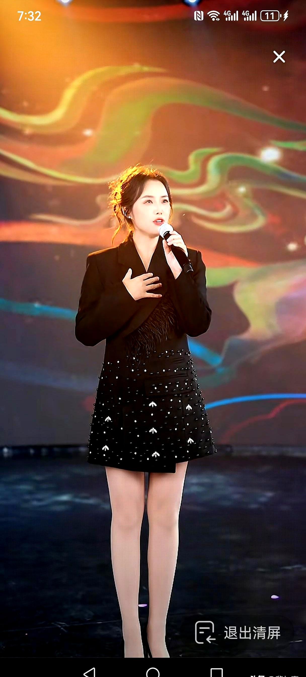 2025年11月17号，也就是今天，云朵准时7点半开直播了，一众小伙伴都惊呆了。