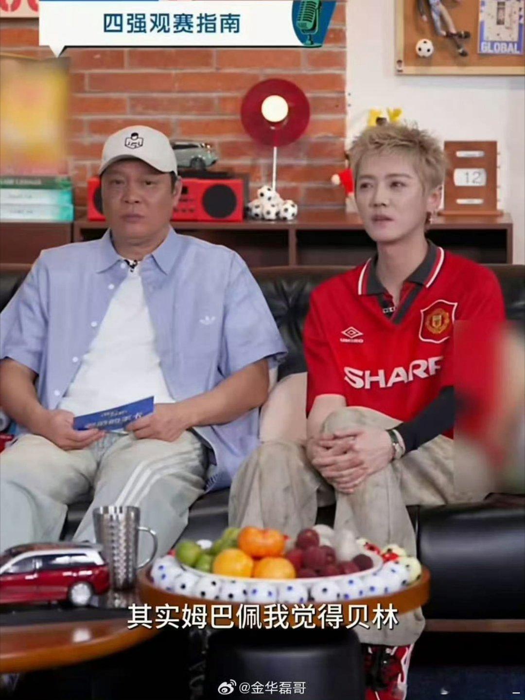 鹿晗说自己是体力主播 鹿晗用流畅的颠球动作证明了“体力主播”可不是随便说说。与此