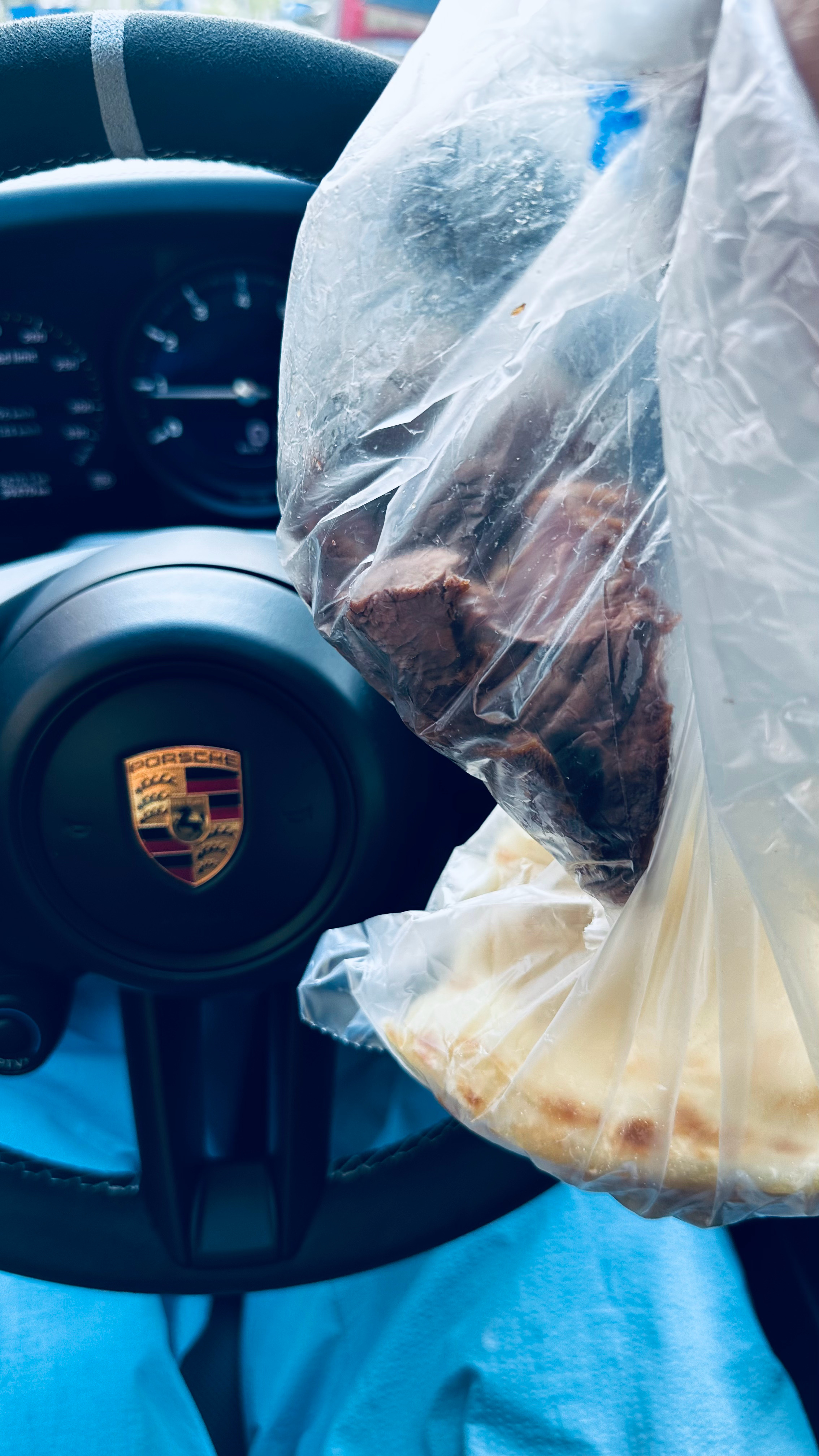 溜车溜累了车上来点老北京特色美食酱牛肉配烙饼 [允悲][允悲][允悲]别不正经说