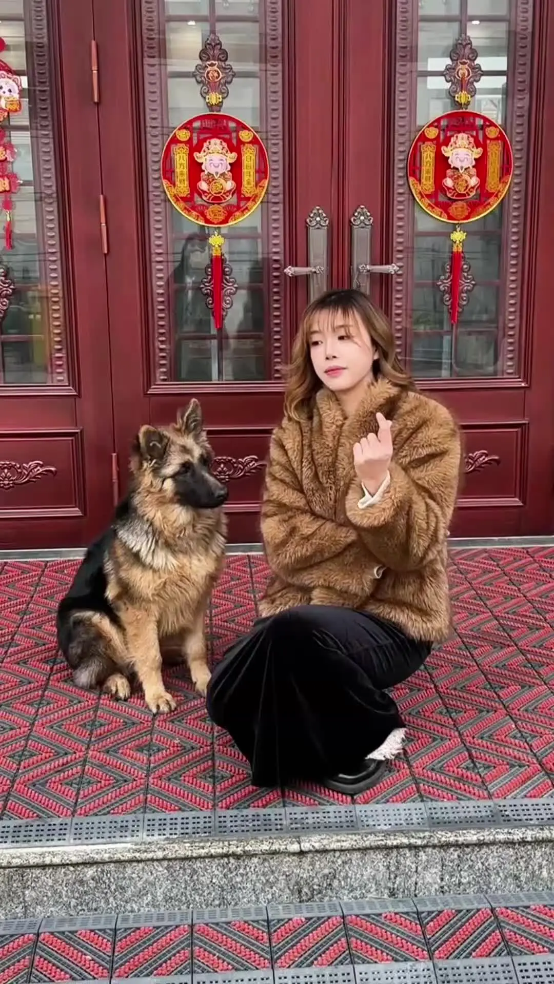 姐回村也得装
