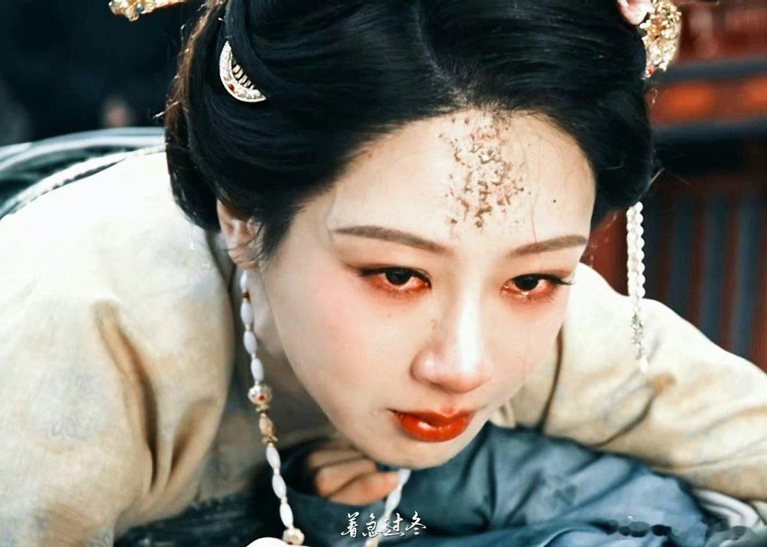 杨紫不愧是最强扛剧90花，红眼流泪镜头破碎到我心里了[泪] 