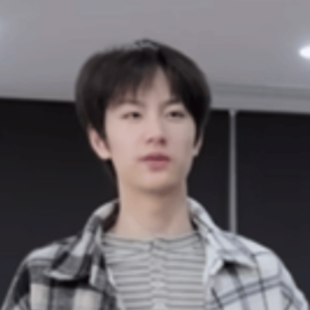 古灵精怪的东东，一挑眉二撇嘴三撒娇… 