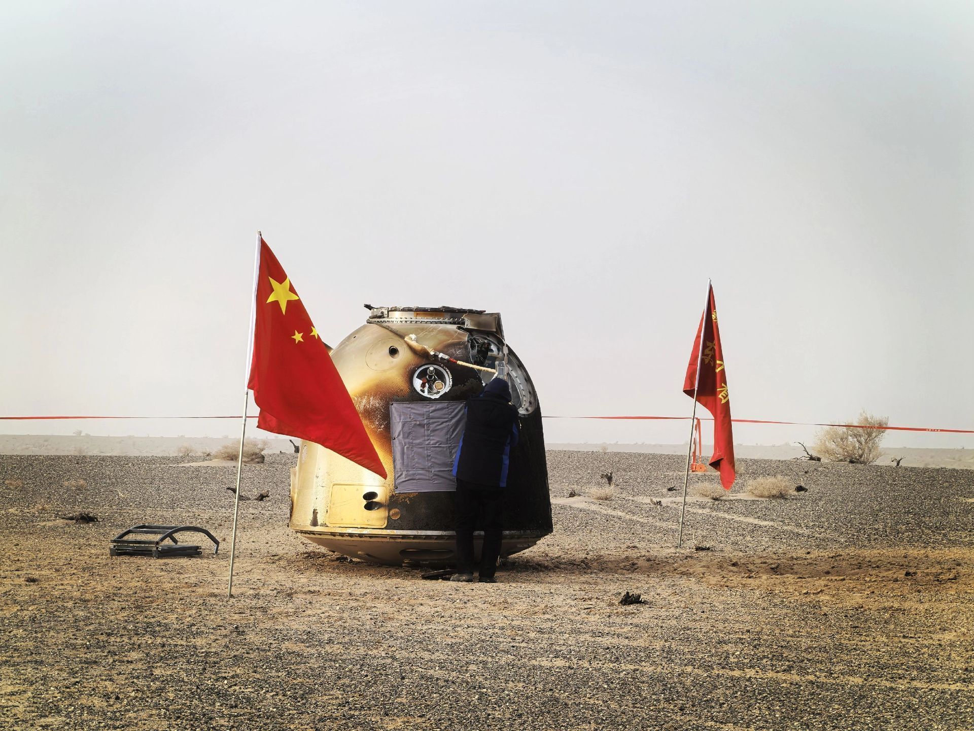 神20返回舱成功着陆航天 网图，清晰，漂亮！ 