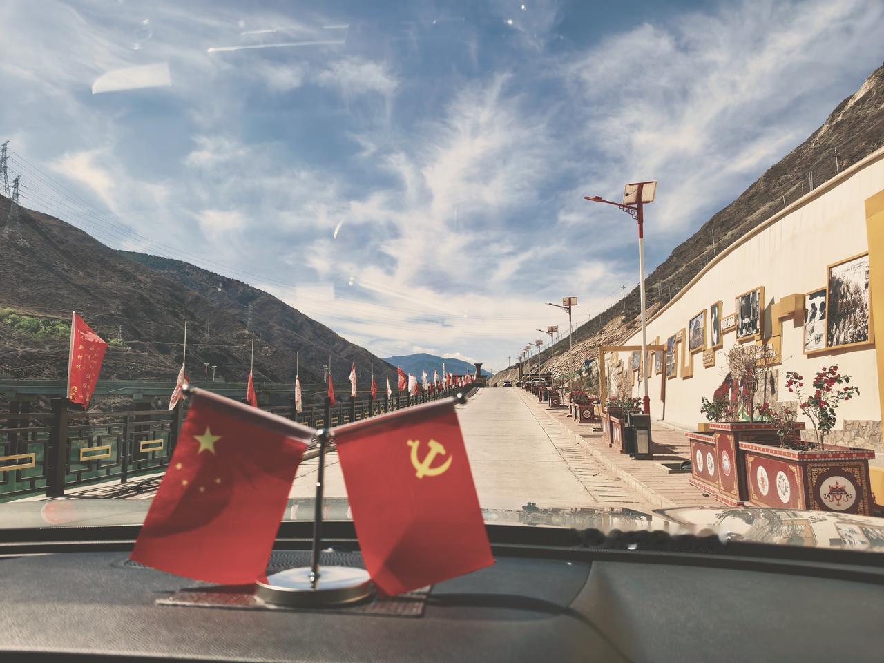 向2026年红色自驾之旅第十站出发[ok]
昨天中午，我们站在了世界最高城市理塘