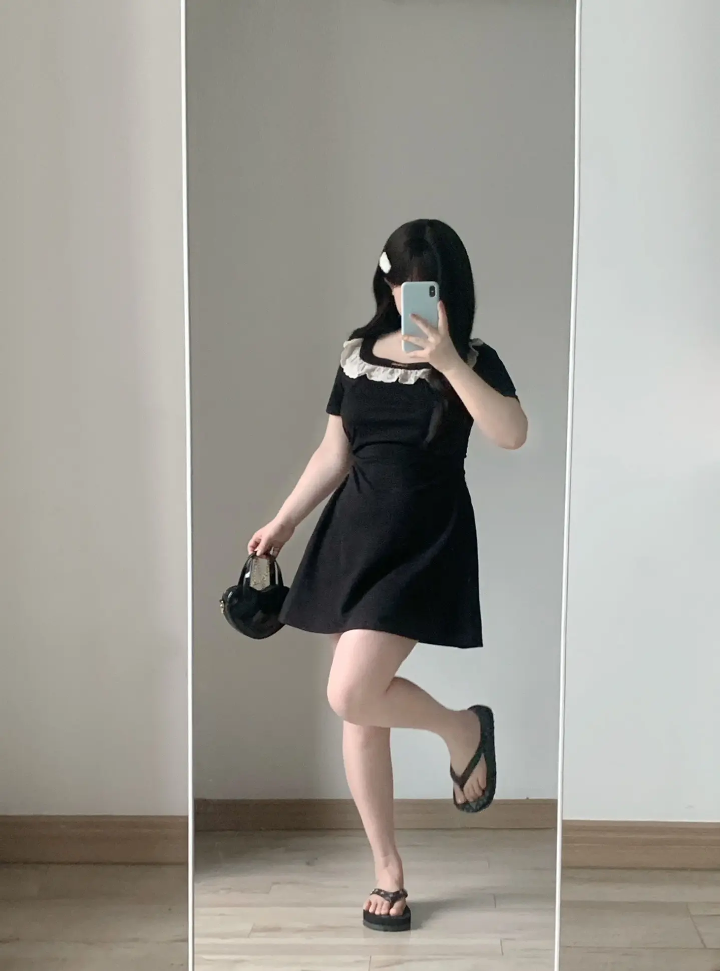 显瘦小黑裙～