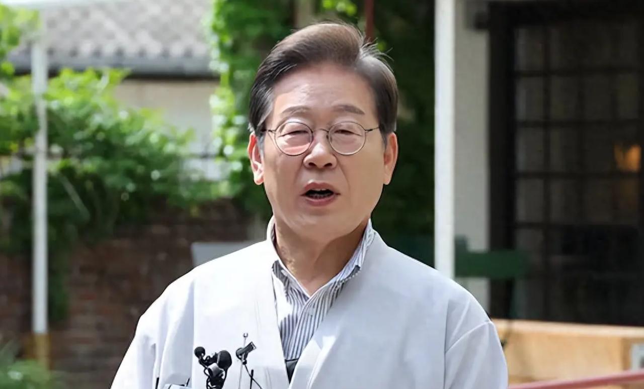 3月27日，韩国总统李在明首次主持全军主要指挥官会议，会上明确表态要加速推进收回