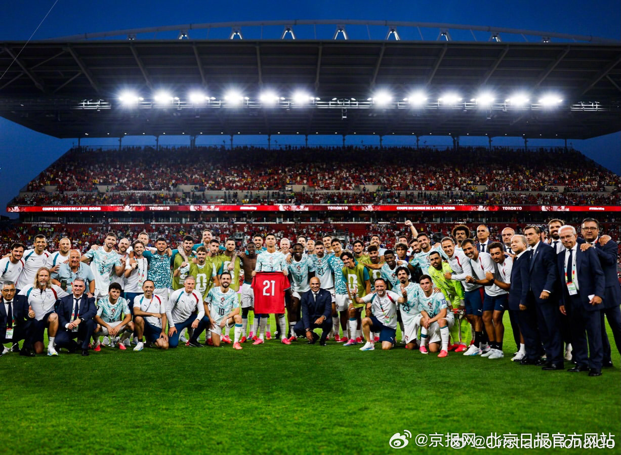 【#C罗胜利属于我们#】#C罗赛后晒合照# 2026美加墨世界杯足球赛1/16决