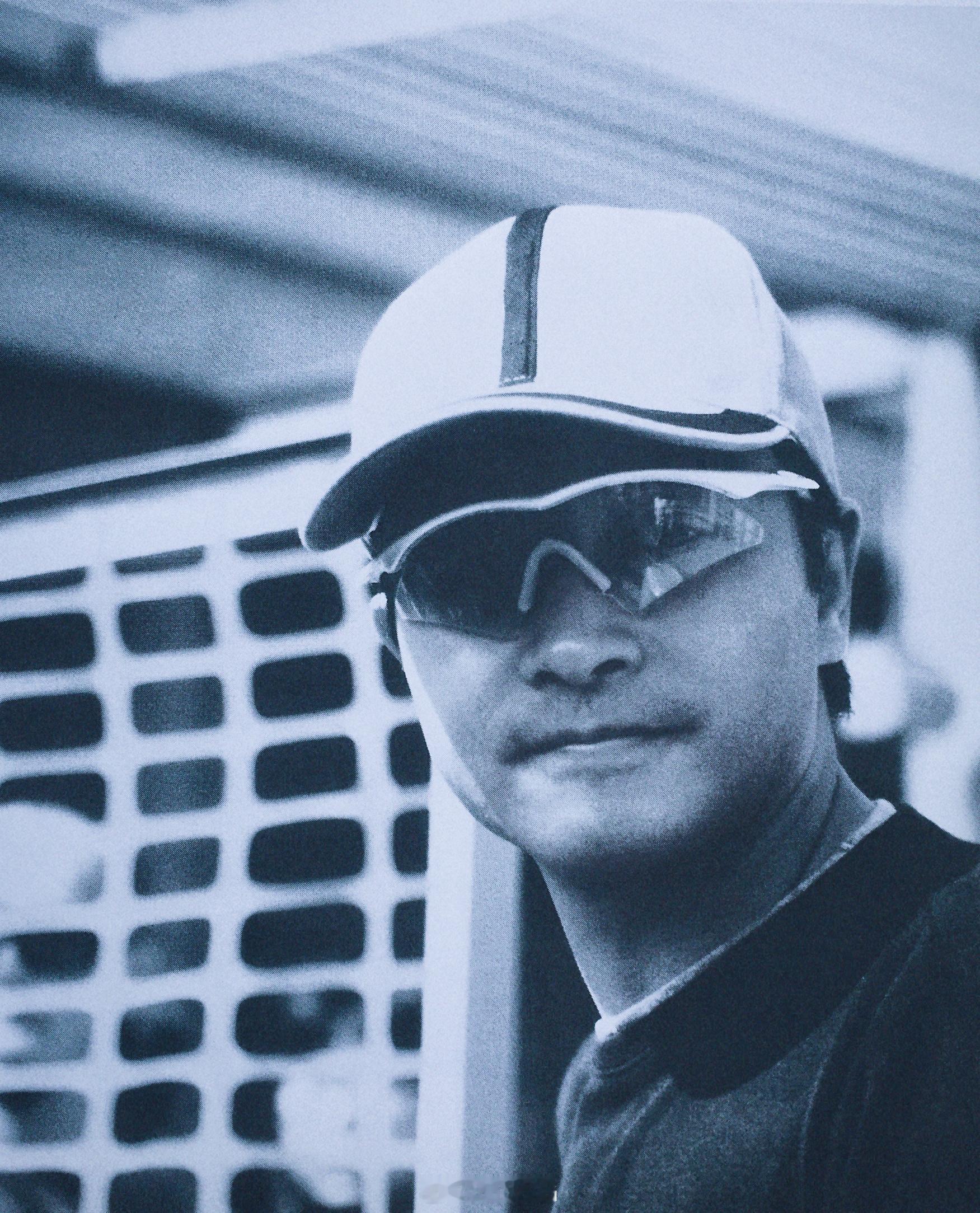 张国荣[超话]独家扫描 戏里是霸气又桀骜的冷酷顶尖设计手🔫，戏外是亲切可爱的运