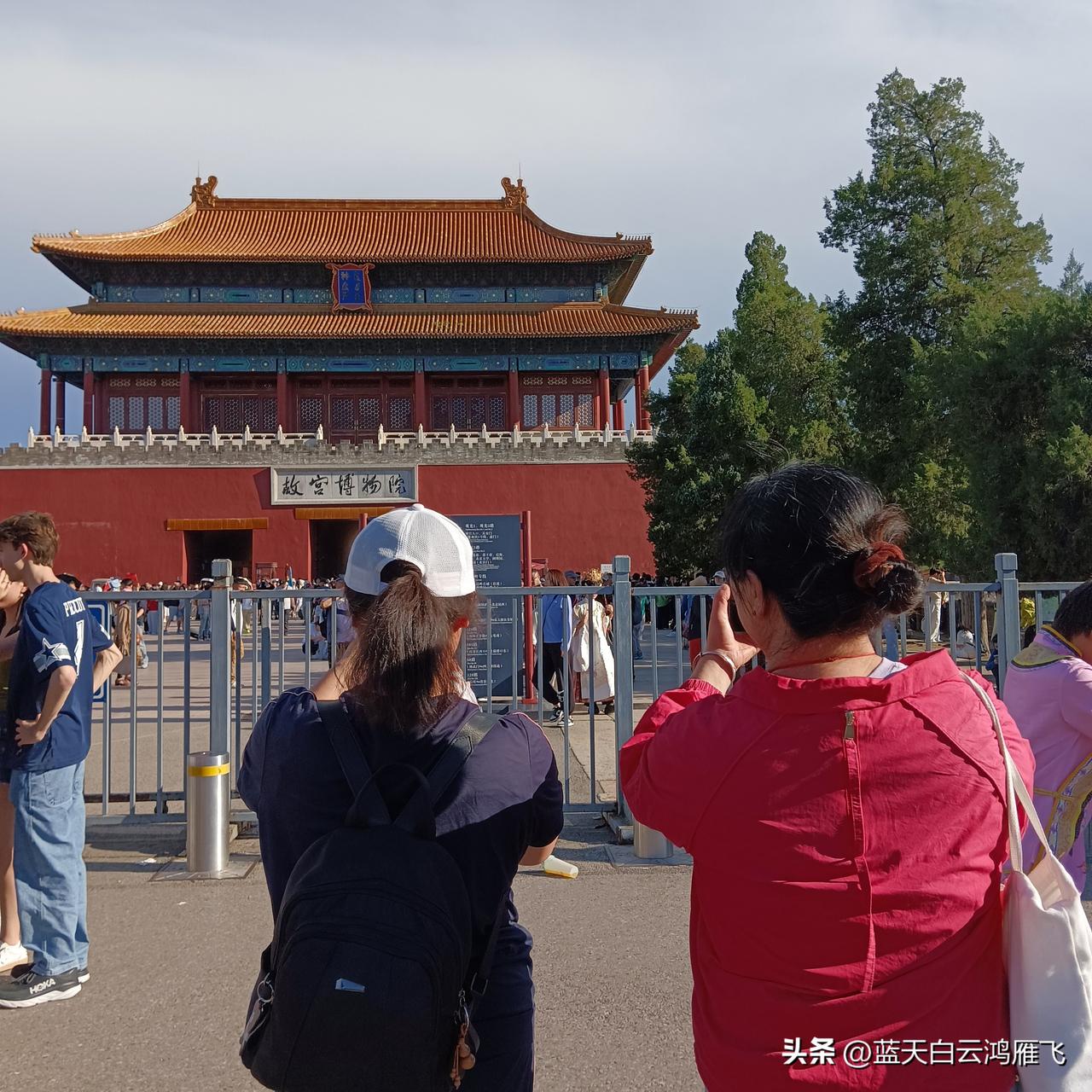 哥哥姐姐们都比我们大，二伯家也是儿子多，小时候跟人屁股后面哥哥姐姐喊了好多年。