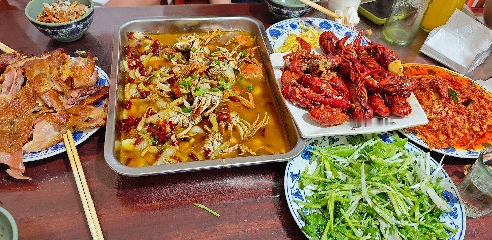 深夜放毒 谁说我们不吃菜的，那不有老虎菜啊 
