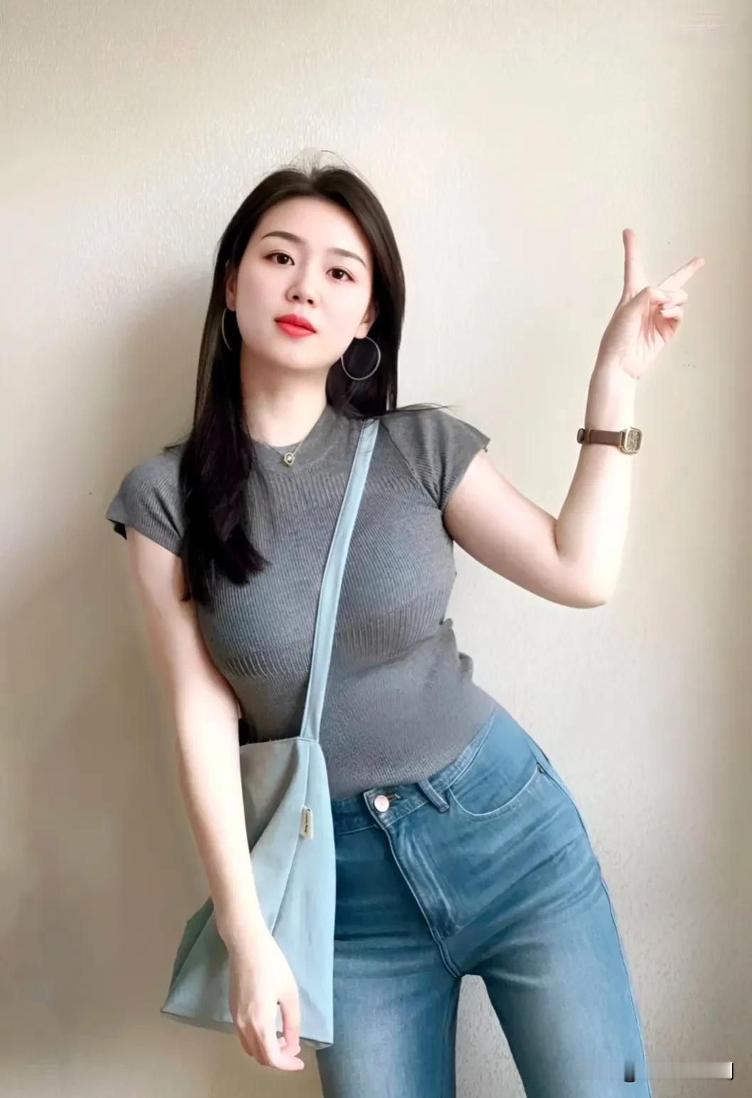当情商和智商都高时
颜值仅仅是个赠品
高情商是种修养