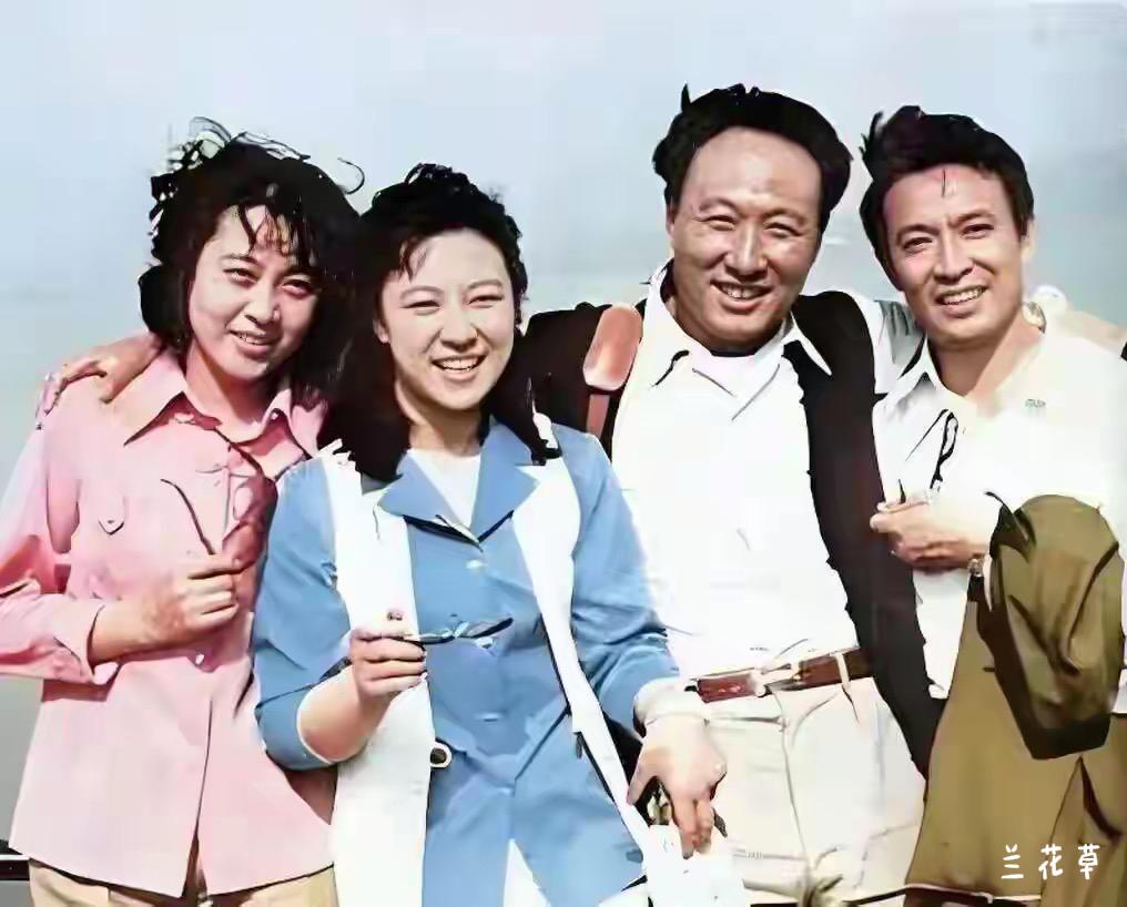 电影《天云山传奇》几个主演的合照。你能全部认出他们吗？