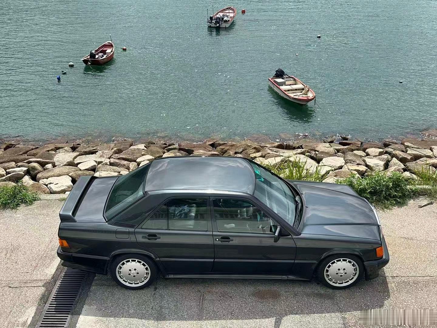 今天香港的天气尚好，朋友们的奔驰 190E 2.5 16V 早车聚会，他们在大潭