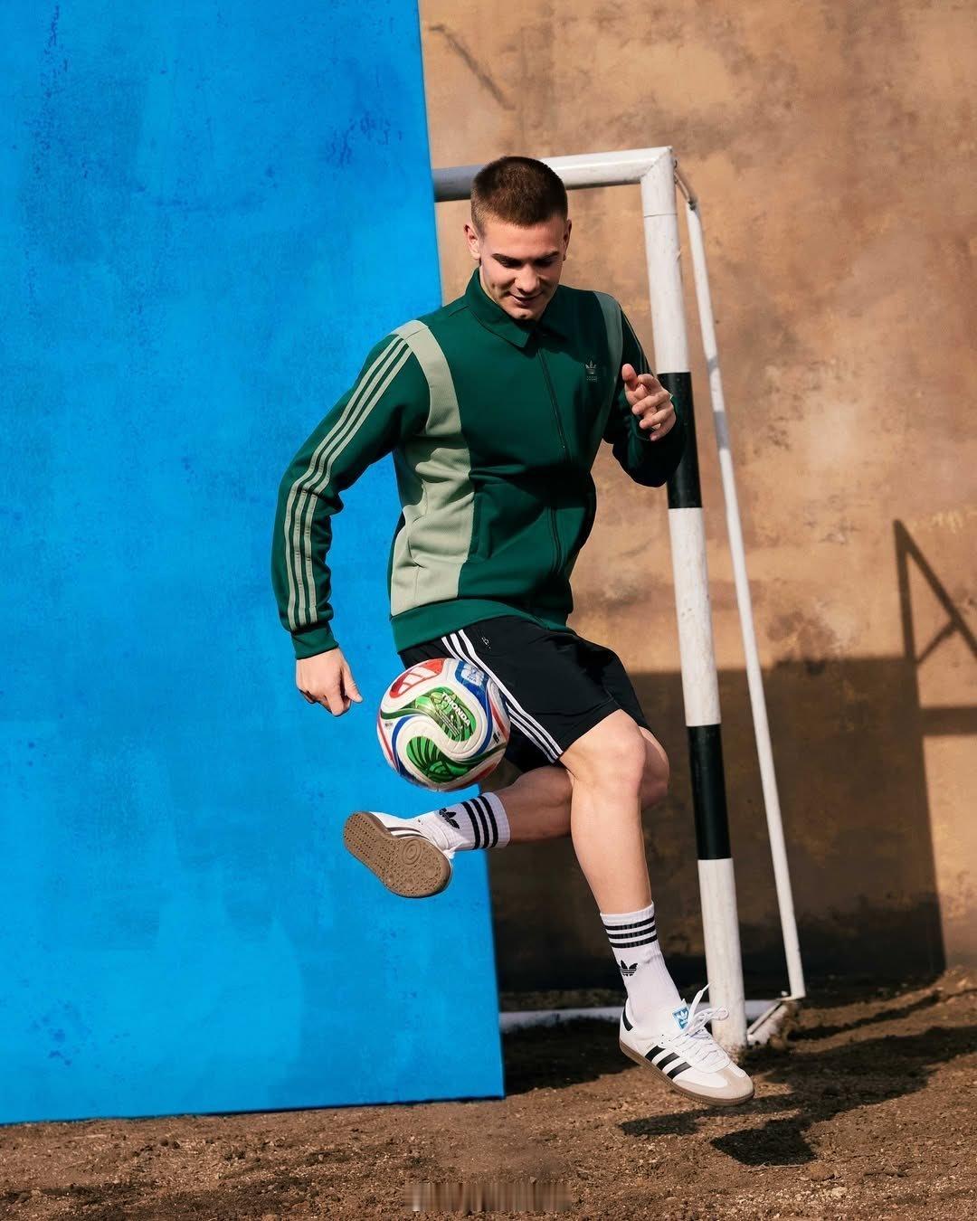 马斯坦托诺和2026世界杯用球⚽🏆🏃⚡ ​​​