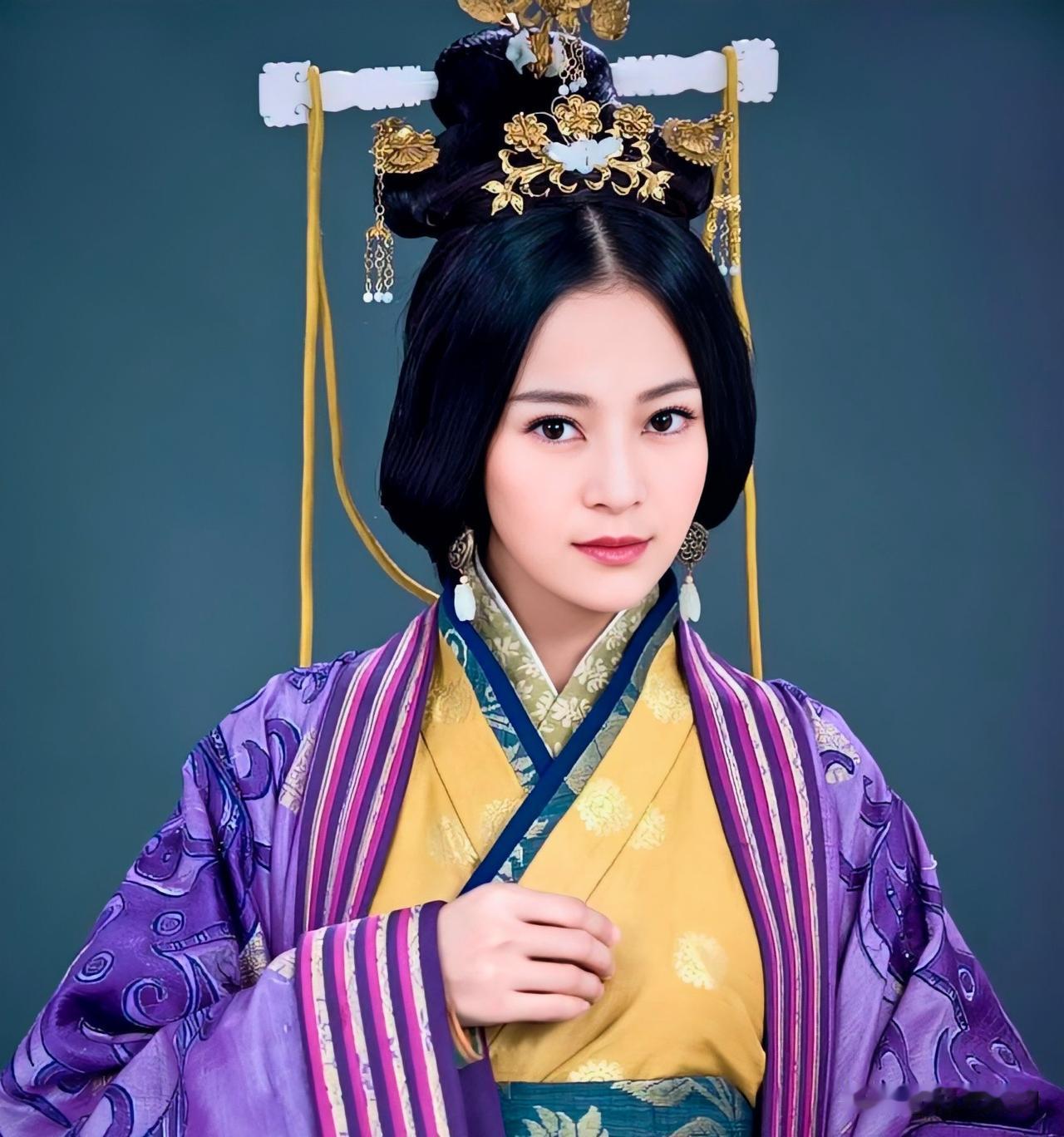 公元24年，天下大乱，刘秀还只是更始帝手下一个出差北方的使者，兵不满万，钱不够花