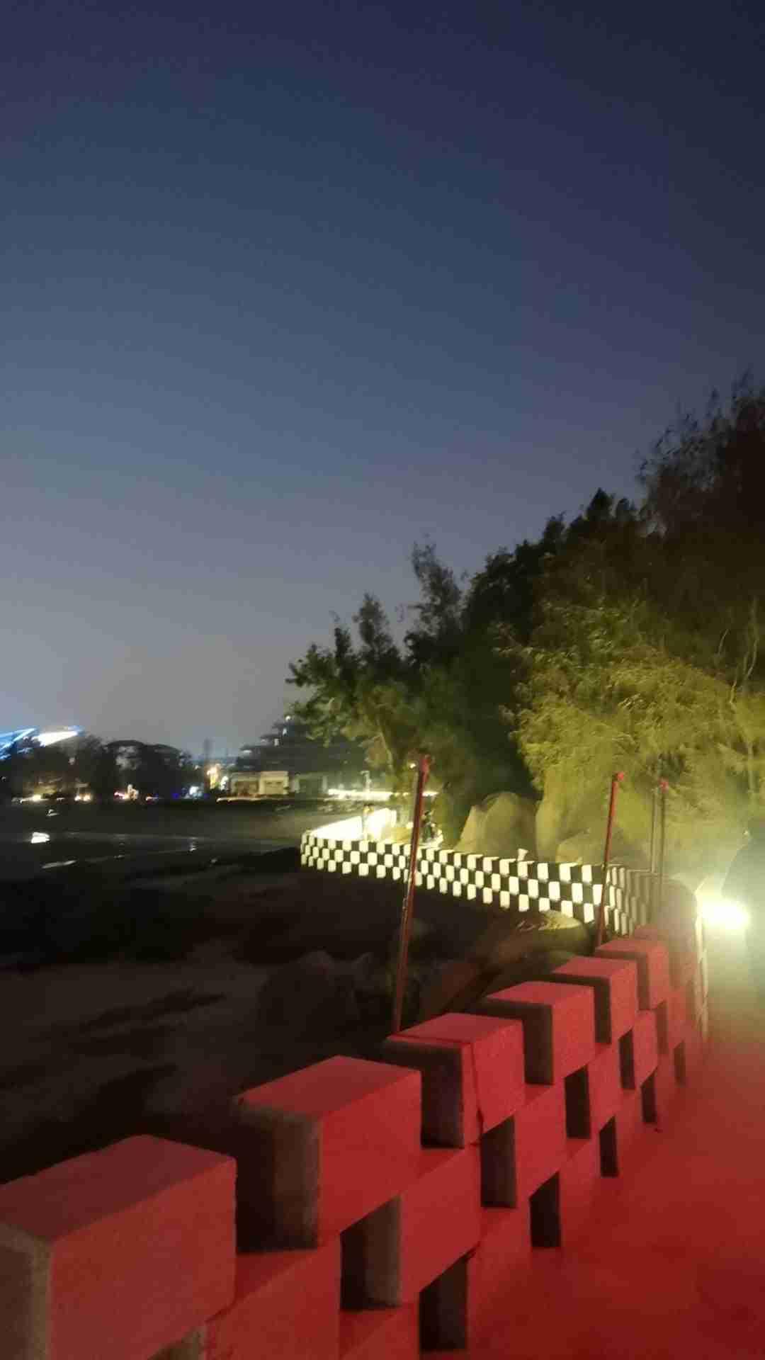 我的今日状态：😁轻松愉快
我这里的天气：🌤️多云
夜色慢慢铺开，把一天的疲惫