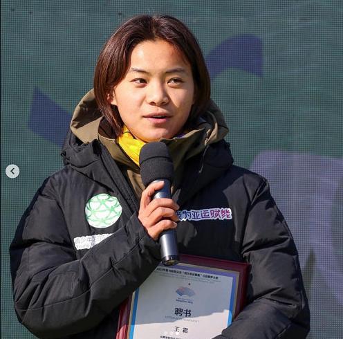 王博士？厉害了：女足球星王霜报考武汉体育学院博士。
悄无声息的国内足坛，突然武汉