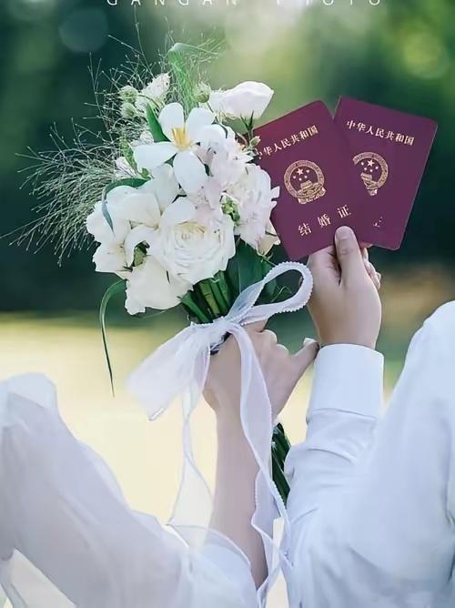 327.5万对结婚背后：短暂反弹过后，婚姻继续降温上半年全国结婚登记327.5万